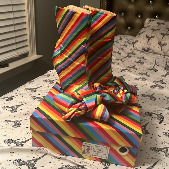 PNK ELEPHANT Rainbow Stripes Bow Bootie ❤️🧡💛💚💙💜 - Picture 1 of 6
